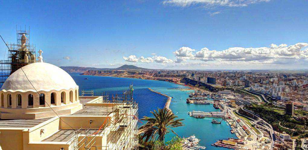 Explorez les meilleures plages, sentiers de randonnée et bien plus en Algérie