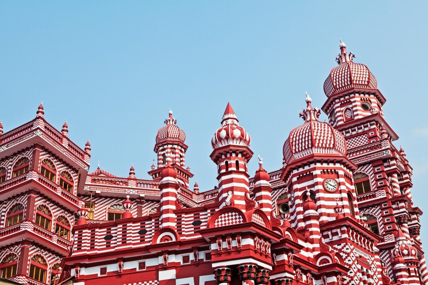 Calls to prayer from Sri Lanka's Jami Ul-Alfar Mosque provide comfort amid Covid lockdown